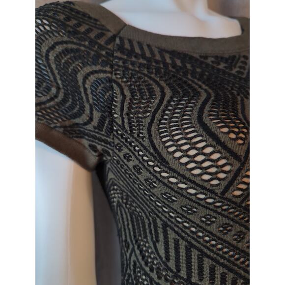 Bebe Stretch Short Sleeve Bodycon Dress Black Tan Olive Green Geometric Sze M/L - Picture 3 of 8